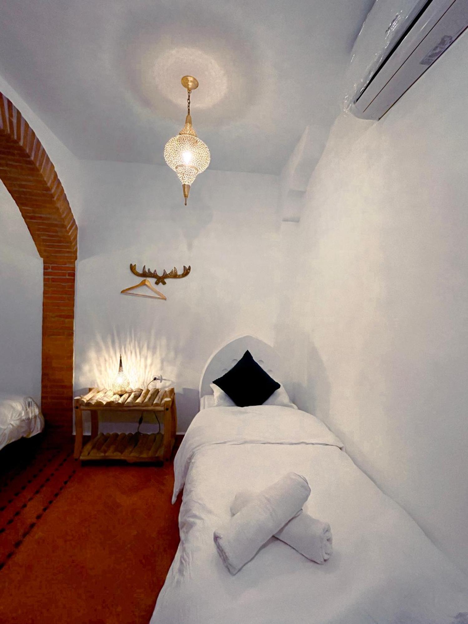 Отель Riad Bab Mahruk Шефшауэн Экстерьер фото